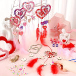 décoration artisanale coeurs bois plumes pinceaux fêtes mères rouge violet blanc