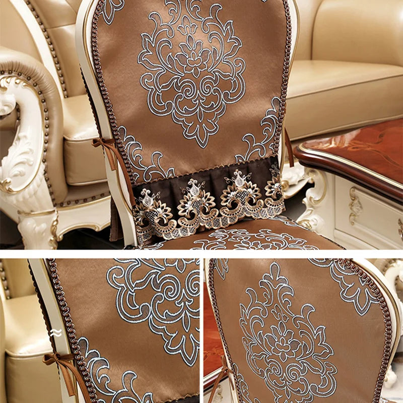 L'image montre un fauteuil vintage orné de motifs floraux brodés de couleur beige sur le dossier et les accoudoirs, créant un design décoratif élégant.
