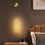 Installation de l'applique murale LED dans un couloir