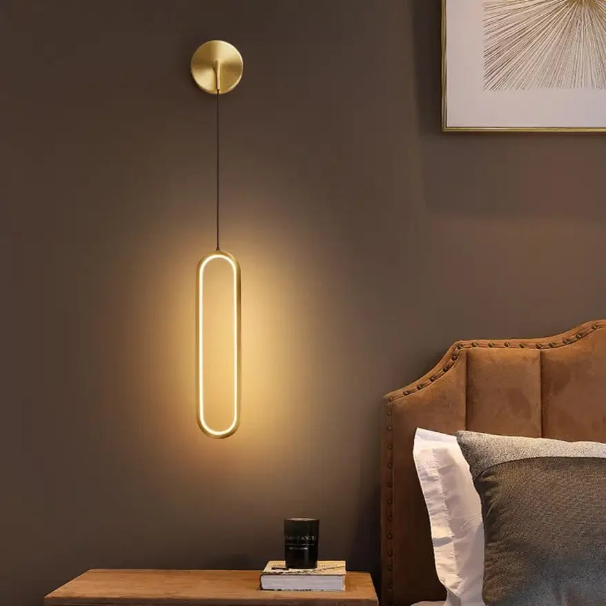 Installation de l'applique murale LED dans un couloir