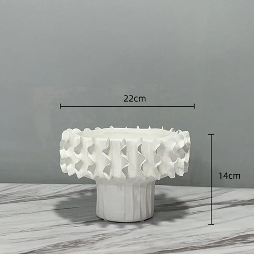 vase texturé moderne blanc ondulé décoration intérieure arrangement floral transparent sculptural