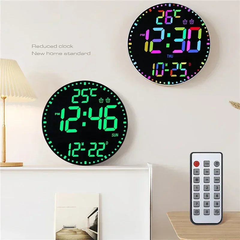 Horloge murale LED RVB blanche avec affichage numérique détaillé