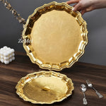 assiettes ovales or argent poignées texture fine élégantes classiques présentation desserts maison