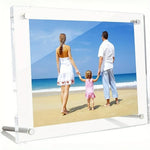 cadre photo acrylique transparent moderne famille plage paysage fixations argentées minimaliste