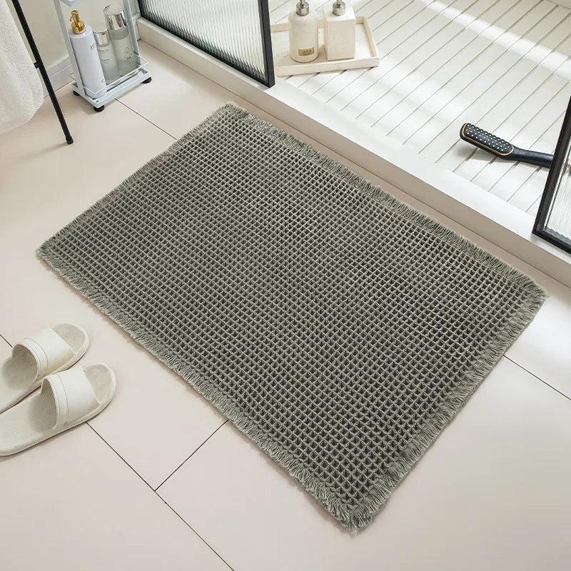 tapis bain moderne gris clair maille géométrique adhésif 43x61cm absorbant antidérapant franges salon