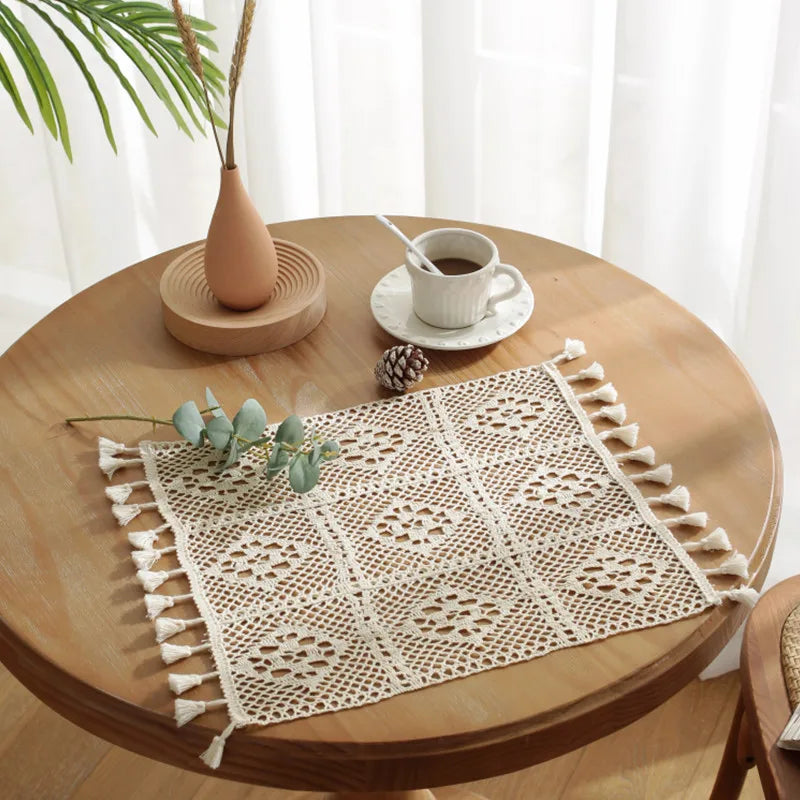 placemats coton brodés motifs floraux franges bohèmes crème maison restaurant