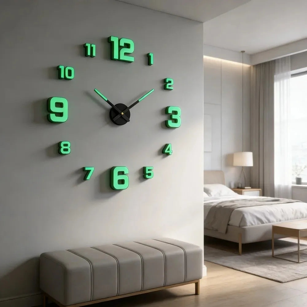horloge murale moderne minimaliste vert lumineux noir doré numéros relief fond obscur quartz aiguille