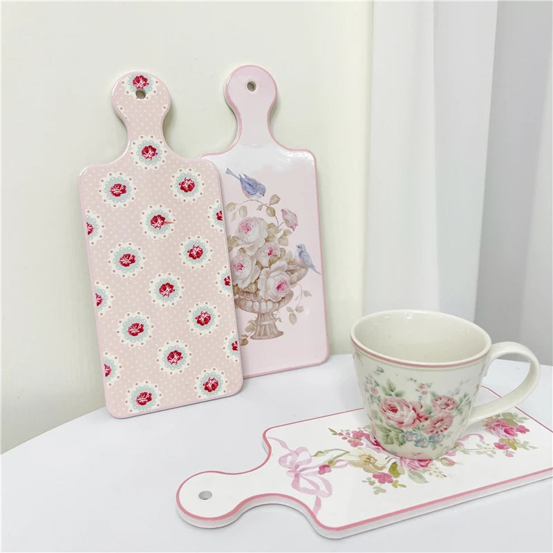 planche découper céramique vintage fleurs roses motifs géométriques blanc roseclair