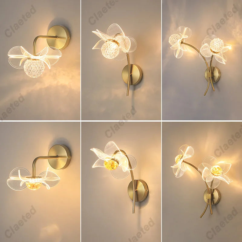 Applique murale LED en forme de fleur blanche éclairant un salon moderne
