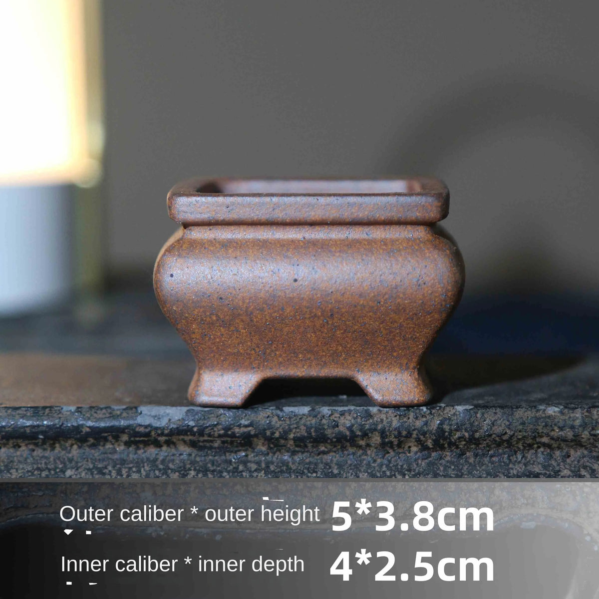 Pot bonsaï argile marron texture gréseuse motifs géométriques classique rustique fleur plante verte décoration