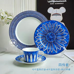 assiettes bleu motif floral tasse blanc classique opacité