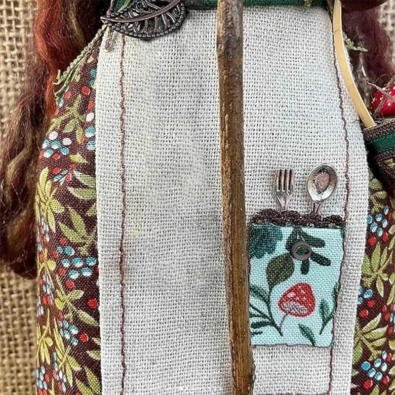 figurine artisanale sorcière cuisine résine broderie dentelle imprimé floral sac fourchettes cuillère bouquet fleurs