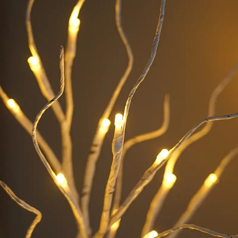 arbre décoratif lumineux branches blanches LED ambiance moderne intérieur salon chaleureuse éclairage minimaliste