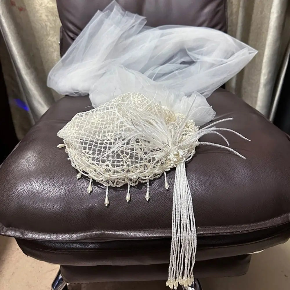 voile mariée vintage blanc dentelle plumes transparent classique cheveux accessoire mariage romantique bohème élégance