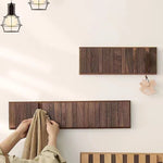 Porte-manteau mural design en bois moderne dans une chambre