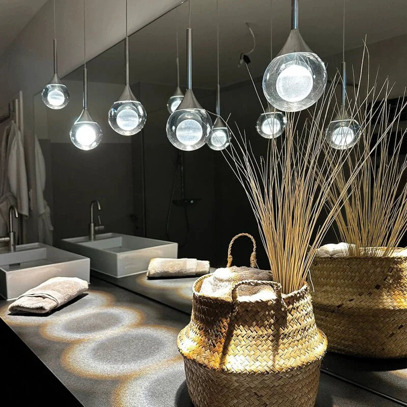 suspension lumineuse moderne noir argenté transparent serviettes peignoirs osier decoration interieur minimaliste