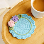 coussin tasse main motif fleurs artisanal rose beige violet bleu ciel doré blanc
