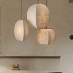 suspension lumineuse moderne minimaliste blanc beige texture toile opacité chaînes noires lumière neutre chaude