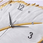 Horloge murale accrochée dans un salon élégant