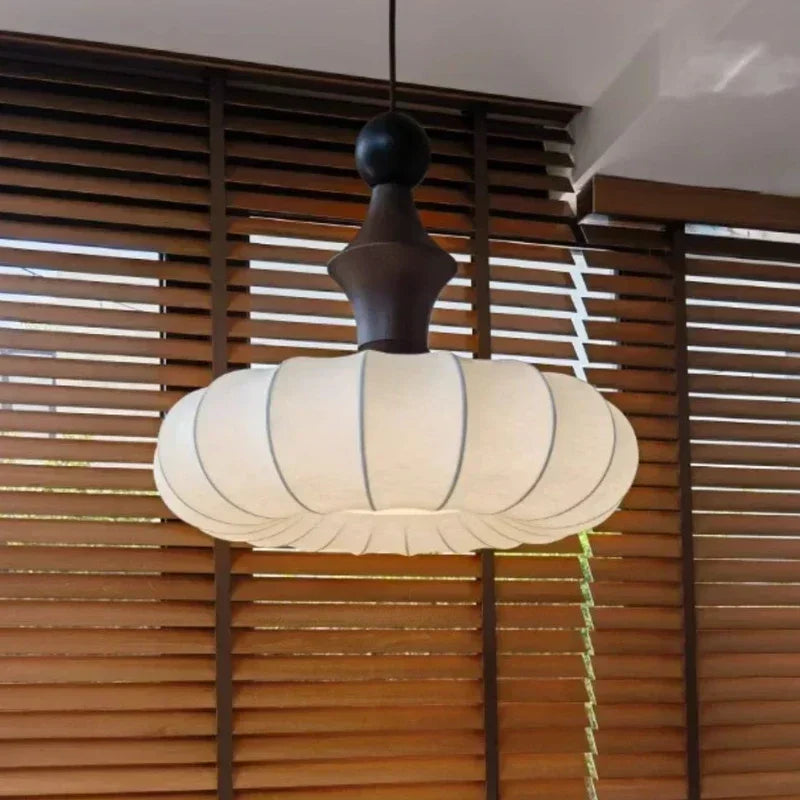 lampe suspendue moderne scandinave rayures noires blanc chaîne noire chambre salon étude hall