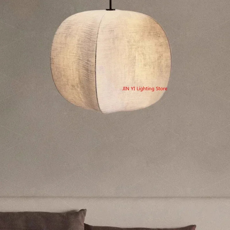 suspension lumineuse moderne minimaliste blanc beige texture toile opacité chaînes noires lumière neutre chaude