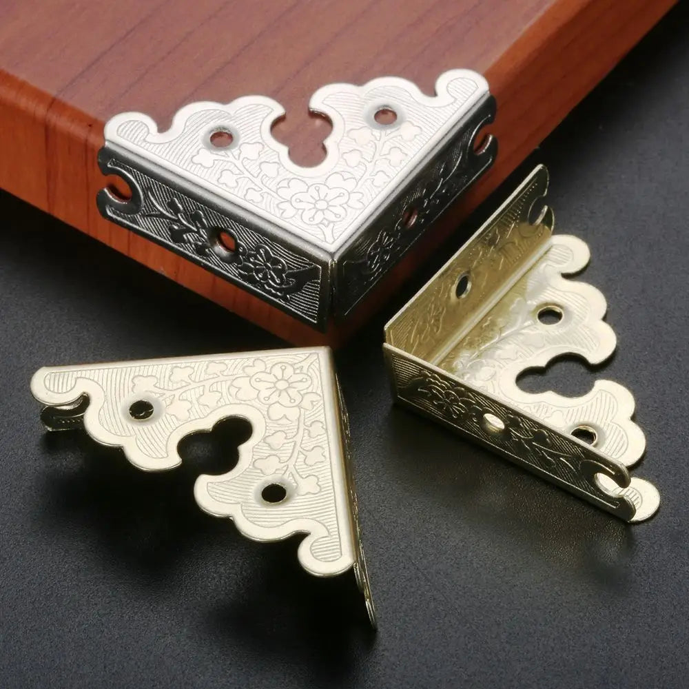 cornières meubles vintage ornements floraux argent doré bronze pièces vis protection angle table