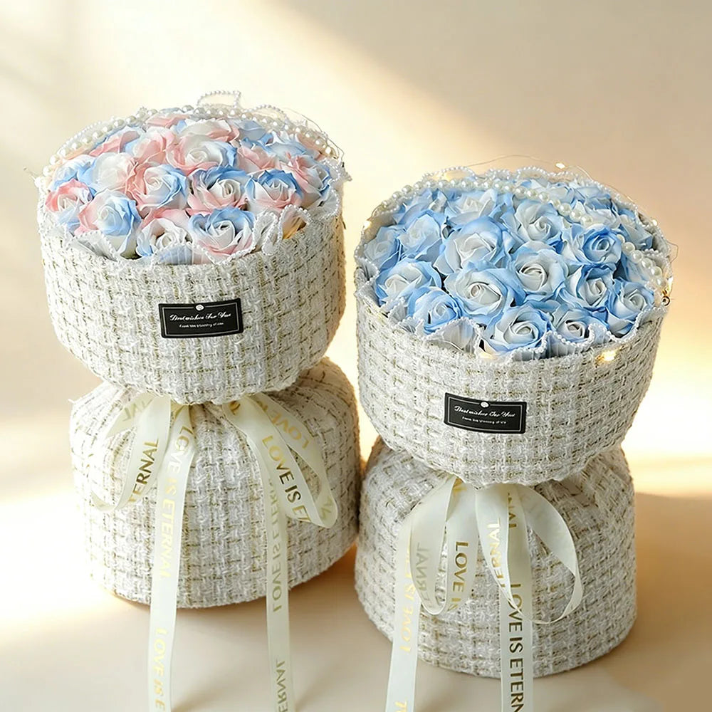 bouquet artificiel roses bleues décoration mariage fête mères intérieur blanc rose élégant tissu carreaux