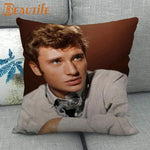 coussin carré moderne homme cheveux blond opacité noir bracelet cuir décoration chambre ornementalité universel