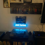 enseigne lumineuse néon now playing bleu clous câble usb interrupteur réutilisable salon