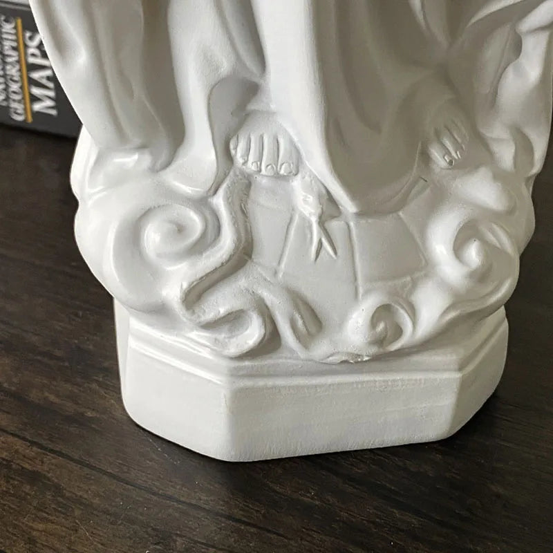 statue vierge marie résine blanche draperies rosier cœur décoration religieuse classique maison