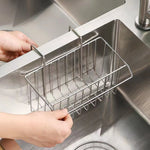 panier cuisine argenté maille régulière moderne clips serviette bleue brosse vaisselle gomme ménage détergent