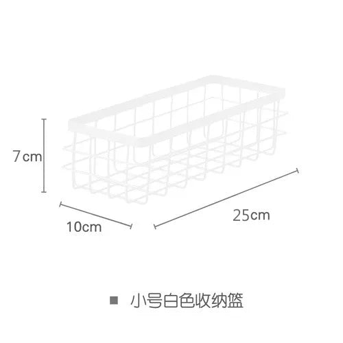 paniers rangement métal noir blanc maille moderne tissu beige cuillère fourchette plante artificielle bouteille