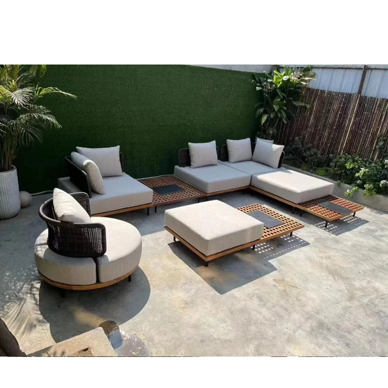 canapé jardin deux places tissu beige bois marron coussins blancs moderne pieds métalliques noirs