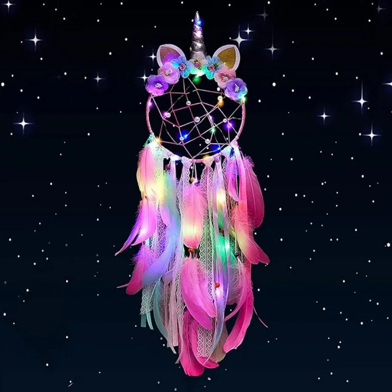 attrape rêves multicolore plumes fantaisie licorne motifs floraux chambre enfant decoration murale rose violet
