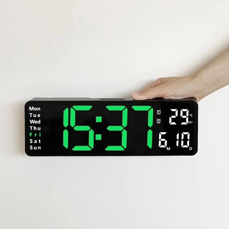 horloge murale numérique moderne noir orange vert télécommande affichage led minimaliste