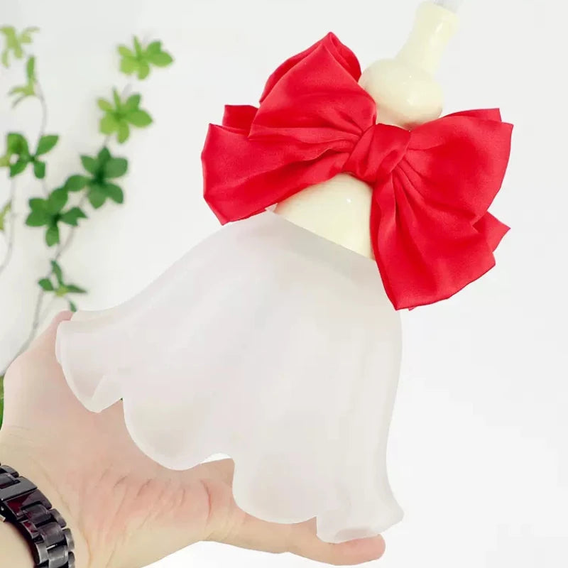 Détail du noeud papillon rose sur suspension