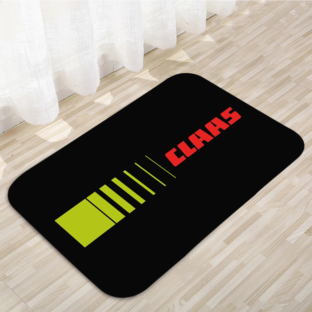 tapis moderne graphique antidérapant couleurs noires rouges vertes blanches lettres CLAAS relief sol chambre
