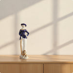 statuette féminine céramique émaillée robe élégante motifs floraux classique chapeau blanc bleu doré