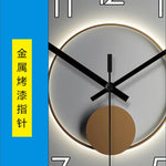 Horloge murale silencieuse blanche sur fond pastel