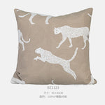 housse coussin carré motif léopard géométrique zigzag texture bouclée moderne polyester