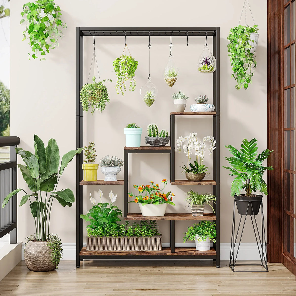 Support plantes hauteur 180 cm dans un salon moderne