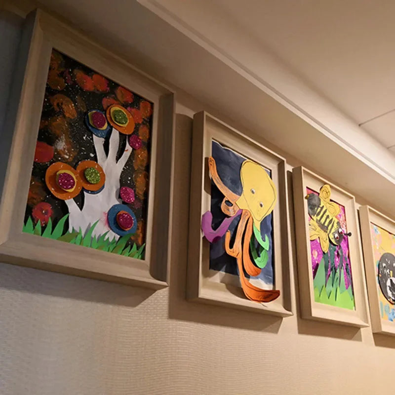 Cadre photo personnalisable avec photo insérée dans un intérieur contemporain