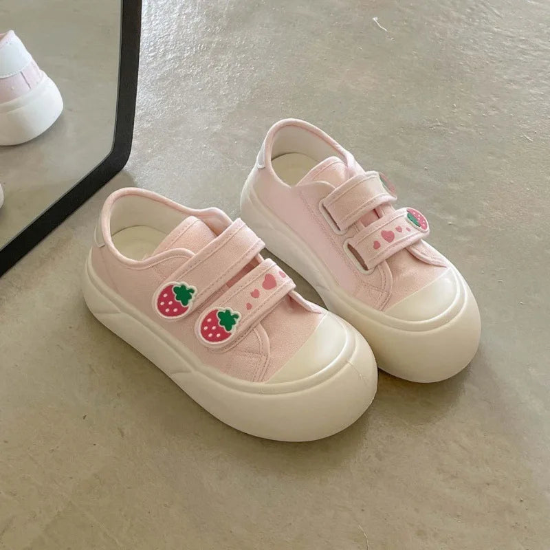 chaussures toile femmes printemps automne semelle caoutchouc talon moyen velcro boutons fraises blanc rose