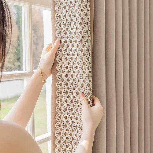 rideau moderne beige clair motif géométrique blanc opacité salon chambre fenêtre maison luxe