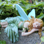 statuette fée dormante résine ailes translucides robe ondulée cheveux bouclés couleur verte bleu clair
