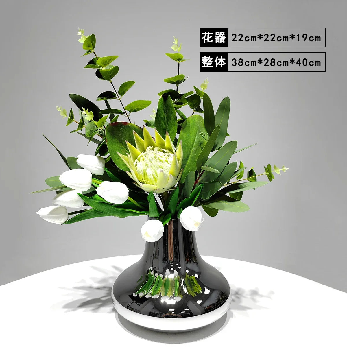 vase moderne argenté brillant fleurs artificielles blanches vertes décoration maison