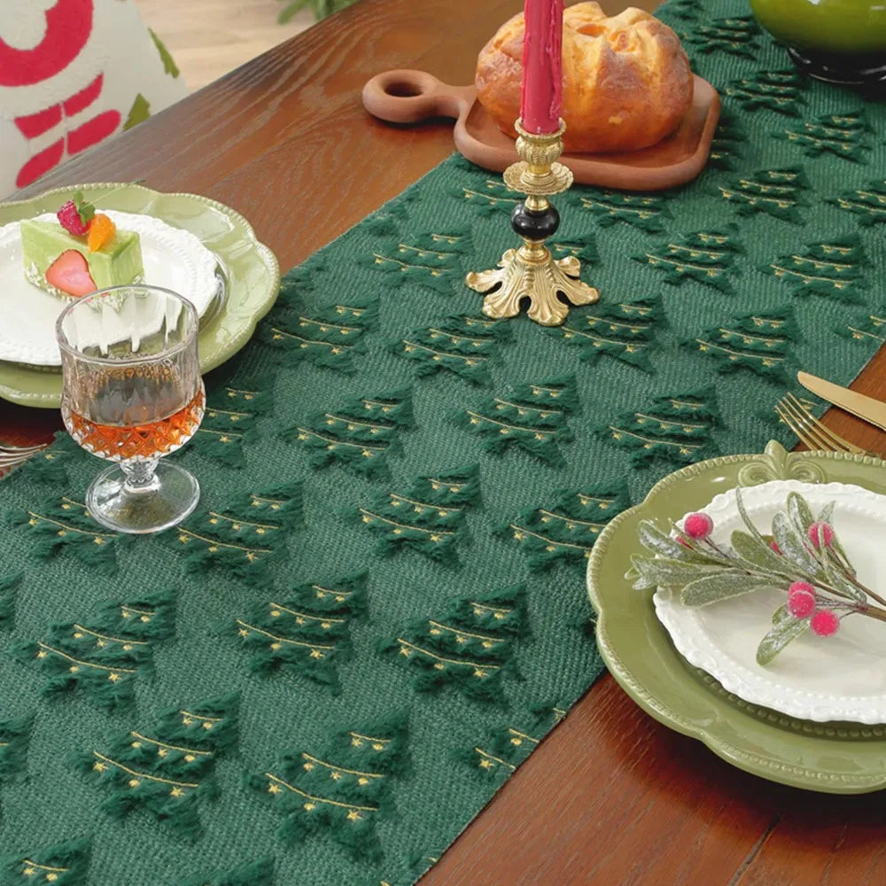chemin table arbre noël rouge vert étoiles dorées festif décoration noël table restaurant mariage