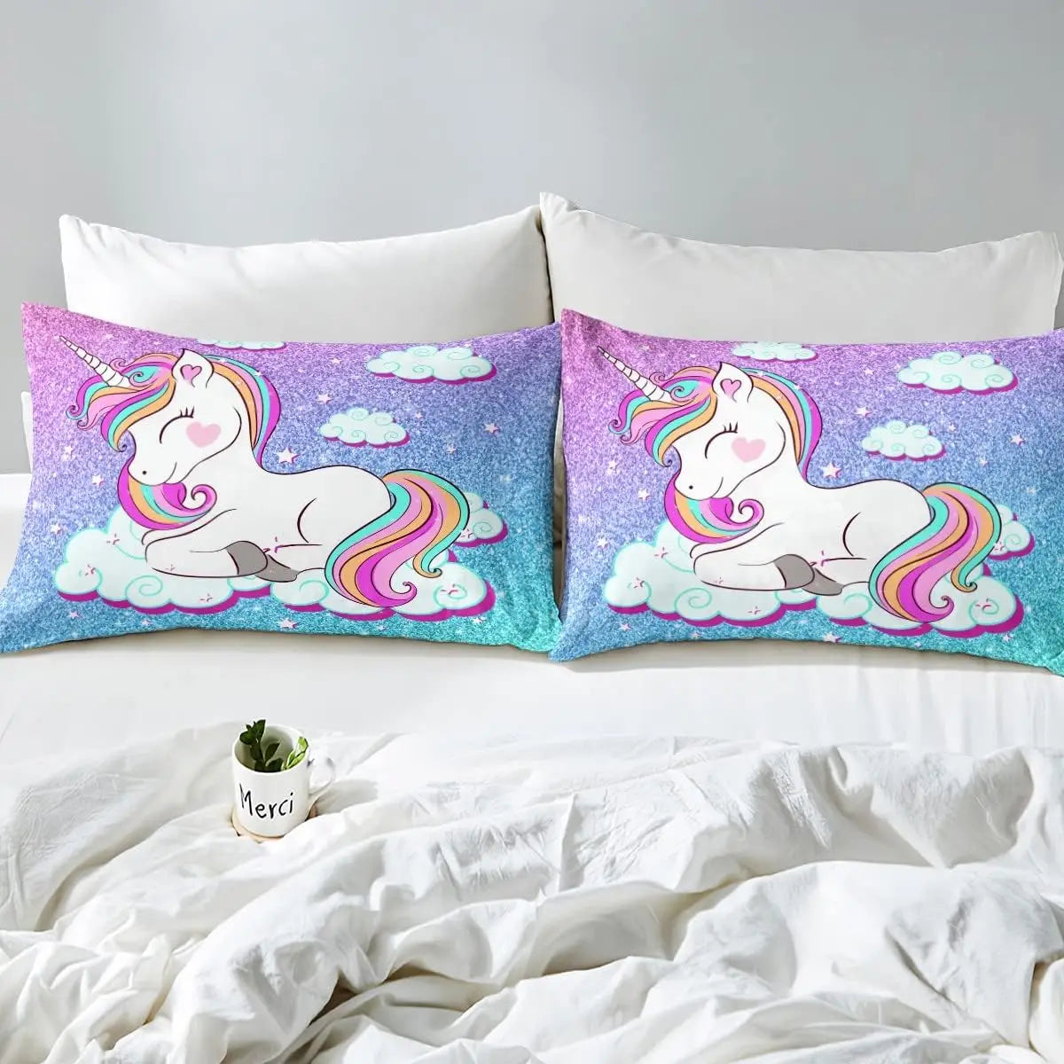 Housse de couette multicolore dans une chambre d'enfant