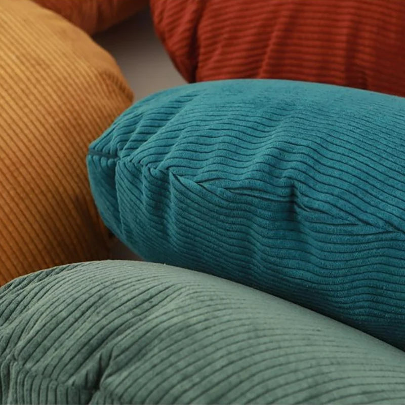 housse coussin ronde velours côtelé rayures horizontales décoration canapé salon moderne rose pâle