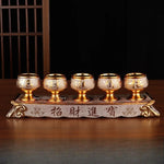 coupes décoratives or géométriques texture granulée classique élégant offrandes buddhistes ensemble ceremonial